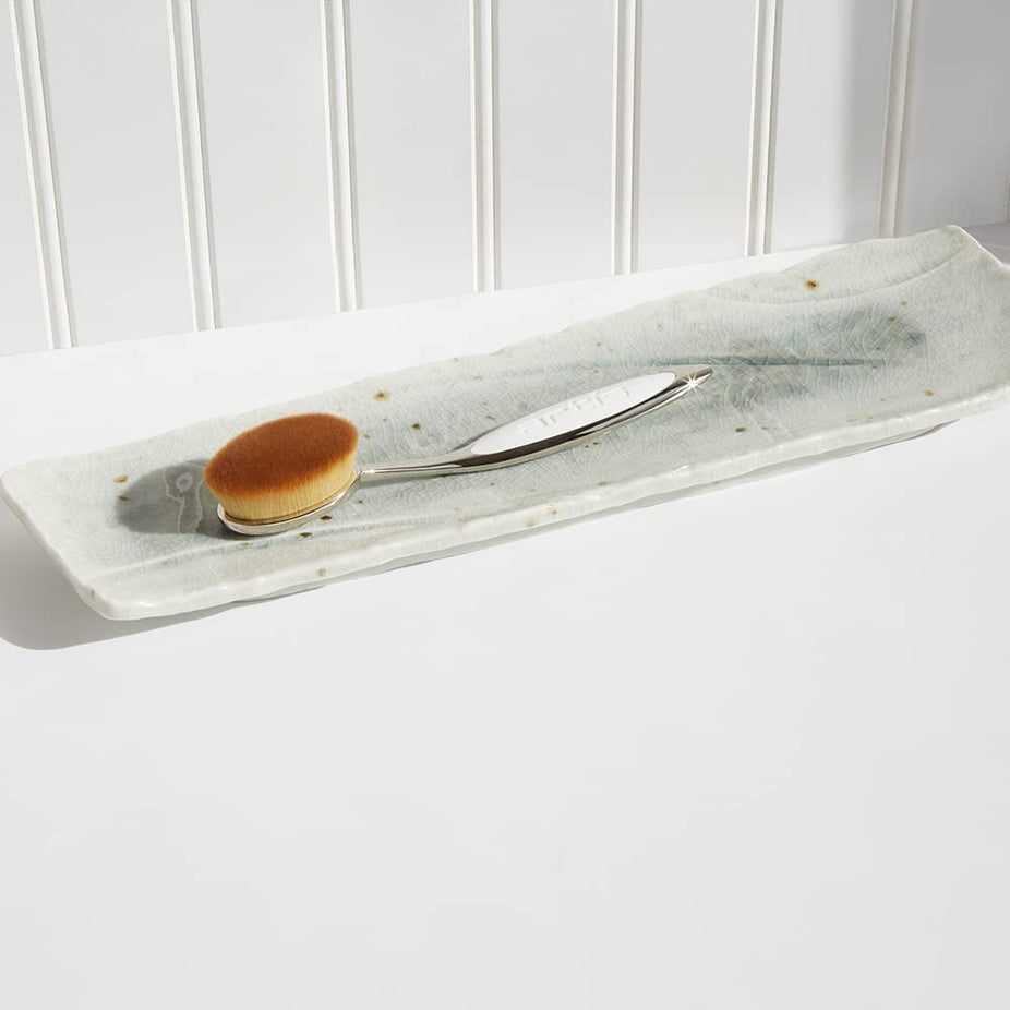 Elite Oval 7 Makeup Brush - Mirror Finish