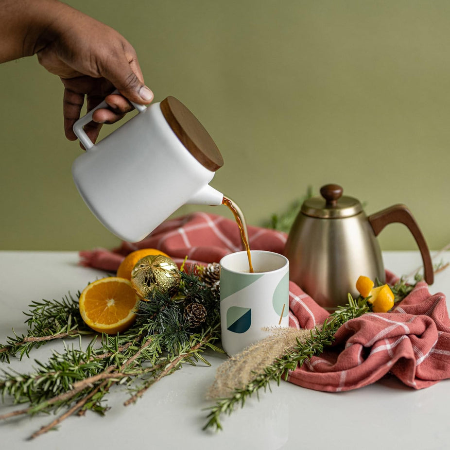 Ceramic Pour Over Serving Pot - White