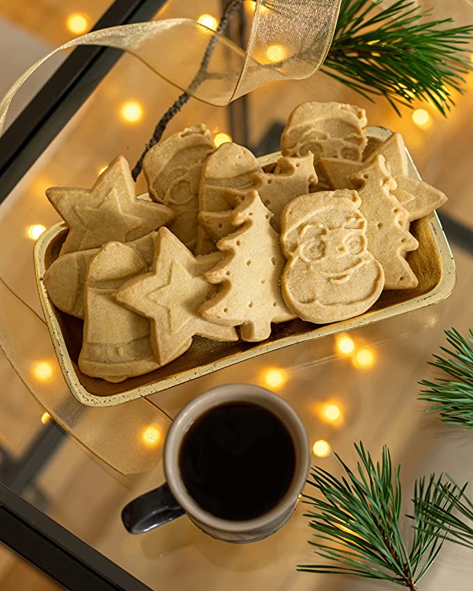 Festive Polar Bear Cookie Tin