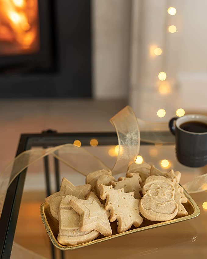 Festive Polar Bear Cookie Tin